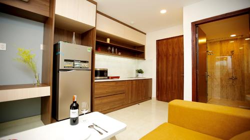 Fully equipped kitchen with appliances