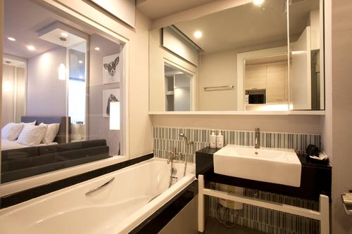 Modern and clean bathroom with a bathtub