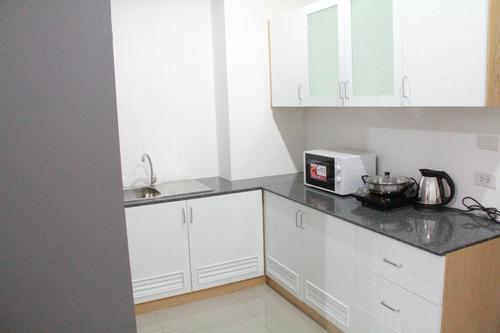 Kitchen with microwave, elective stove and kettle