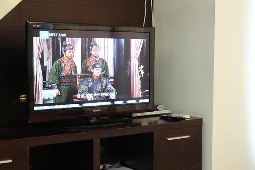Flatscreen Konka tv with dvd player