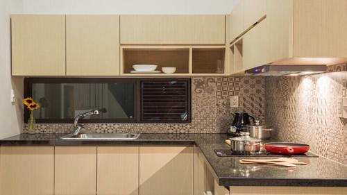 The Studio Premier apartment offers a large kitchen area