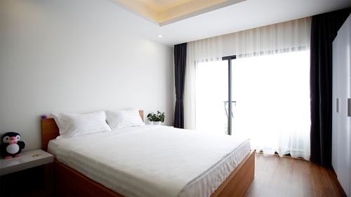Modern and tastefully furnished bedroom