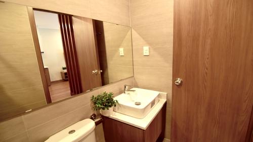 Modern bathroom with a large mirror