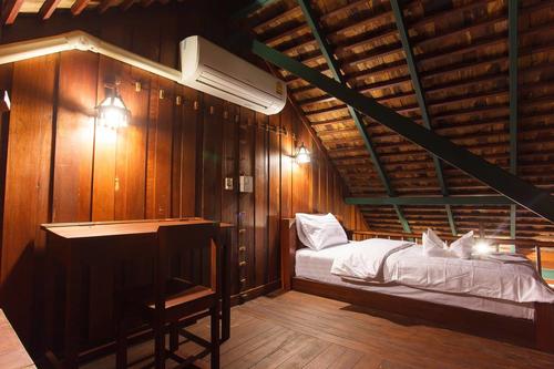 Upper floor in the loft apartment with an extra bed