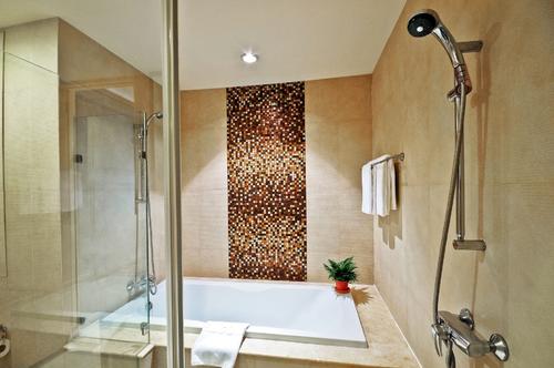 Stunning bathroom with a hot tub